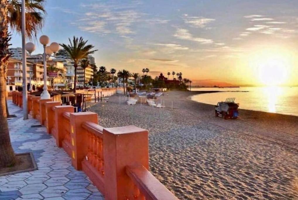 Benalbeach. 1º Linea De Playa. Benalmádena Esterno foto
